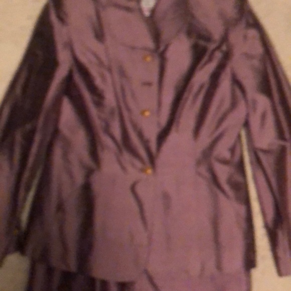 Suit - Picture 4 of 4